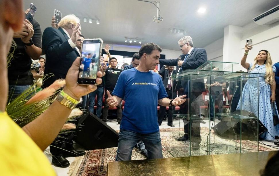 LIDERANÇA CATÓLICA TEME QUE FLÁVIO BOLSONARO RETIRE DE NOSSA SENHORA APARECIDA O TÍTULO DE PADROEIRA DO BRASIL