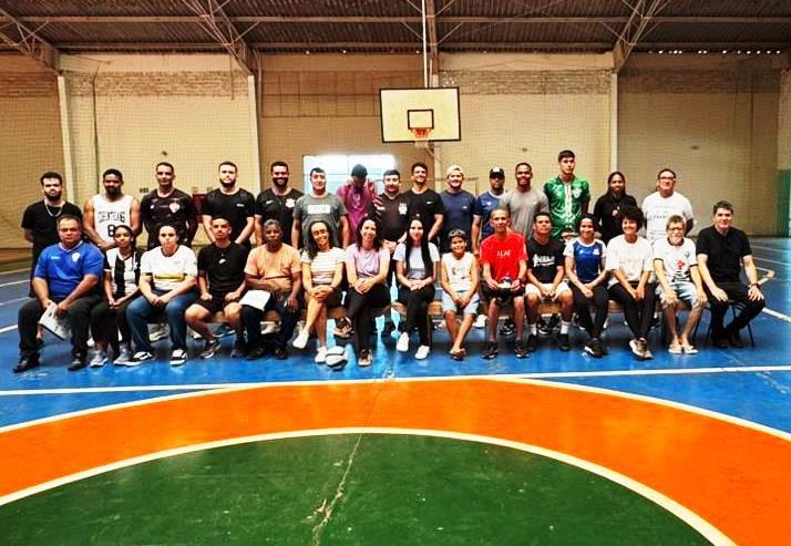 PREFEITURA REALIZA CURSO DE ARBITRAGEM DE FUTSAL COM 27 PARTICIPANTES EM VAZANTE