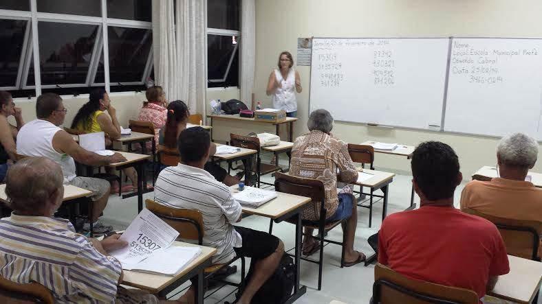 TAXA DE ANALFABETISMO CAI AO MENOR NÍVEL DA HISTÓRIA NO BRASIL