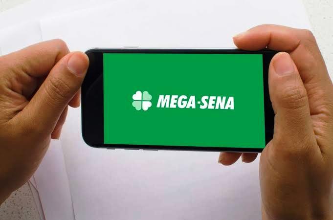 APOSTA SIMPLES ACERTA SOZINHA E FATURA R$ 324 MILHÕES NA MEGA SENA