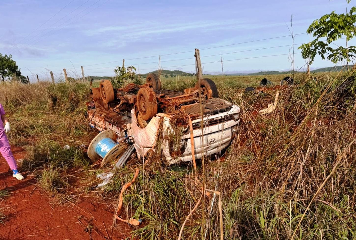 CAPOTAMENTO DEIXA HOMEM MORTO NA MG-188 NO MUNICÍPIO DE GUARDA-MOR