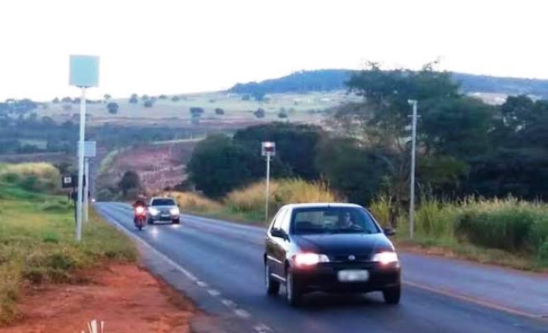  NOVO RADAR É INSTALADO NO TRECHO DA MG-354 ENTRE PRESIDENTE OLEGÁRIO E A MG-410 