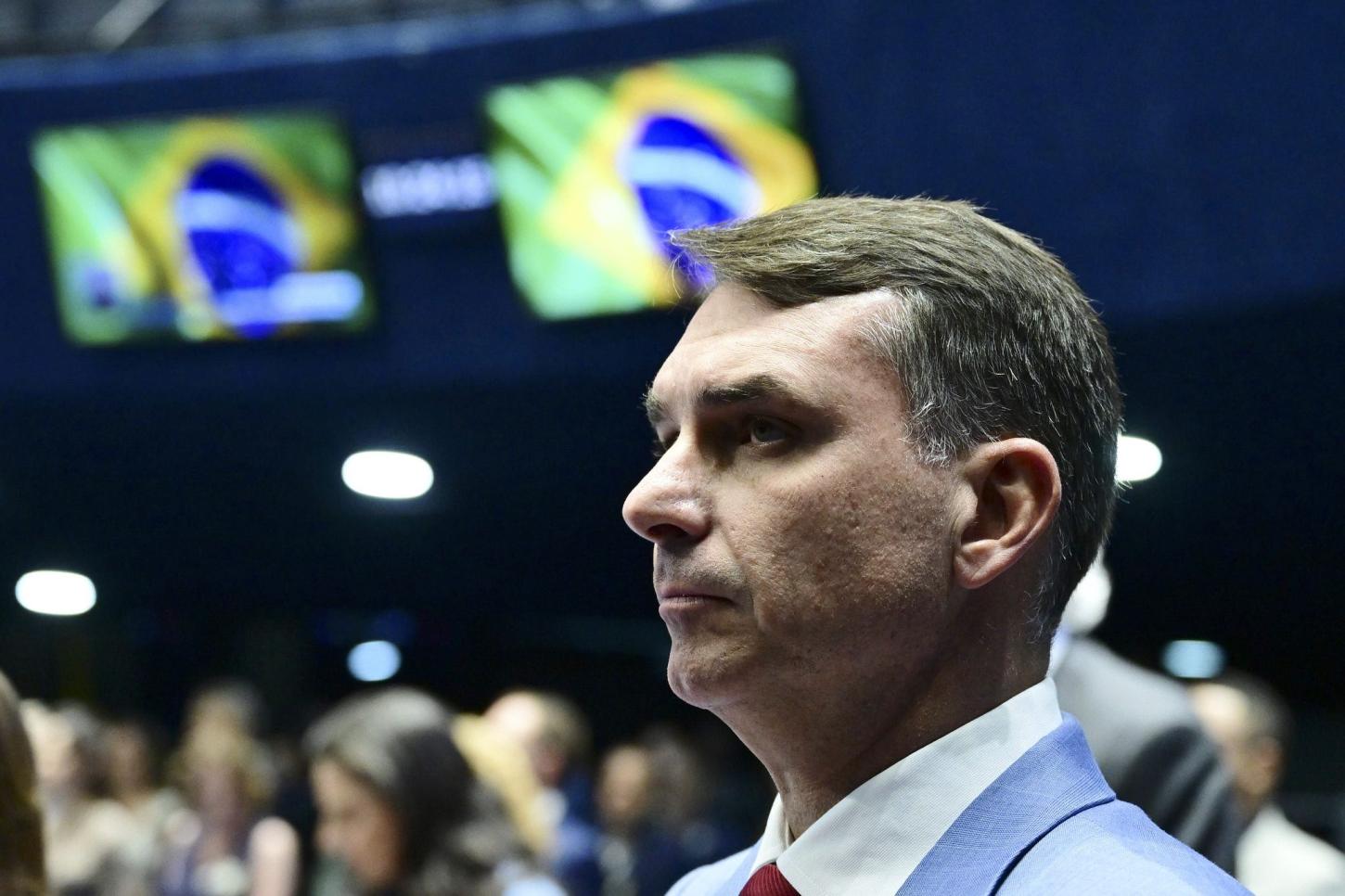 POLÍCIA FEDERAL ACIONA ARGENTINA POR SUSPEITA DE FUGA DE FLÁVIO BOLSONARO