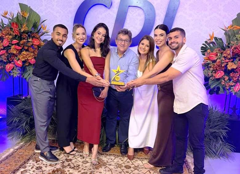 SICOOB CREDIVAZ RECEBE 18º PRÊMIO CONSECUTIVO DO MÉRITO EMPRESARIAL DA CDL/VAZANTE 