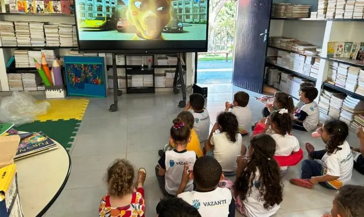 ESCOLAS MUNICIPAIS DE VAZANTE COMEMORAM A ‘SEMANA DA CRIANÇA’ COM ATIVIDADES RECREATIVAS