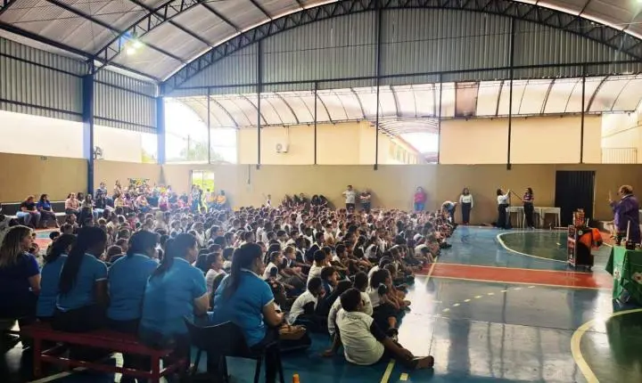 ESCOLAS MUNICIPAIS DE VAZANTE COMEMORAM A ‘SEMANA DA CRIANÇA’ COM ATIVIDADES RECREATIVAS