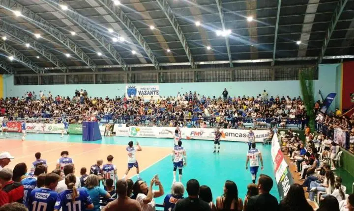 JOGO DO CAMPEONATO MINEIRO DE VÔLEI MASCULINO ATRAIU MAIS DE 2 MIL PESSOAS EM VAZANTE