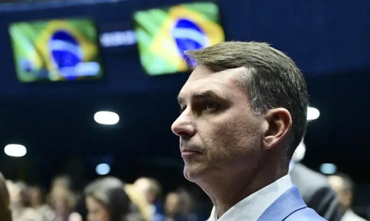 POLÍCIA FEDERAL ACIONA ARGENTINA POR SUSPEITA DE FUGA DE FLÁVIO BOLSONARO