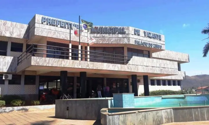 PREFEITURA DE VAZANTE CELEBRA DIA DO SERVIDOR PÚBLICO COM PONTO FACULTATIVO 
