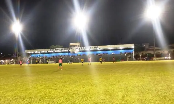 PREFEITURA DE VAZANTE INAUGURA NOVA ILUMINAÇÃO DO ESTÁDIO GIGANTE DA COLINA