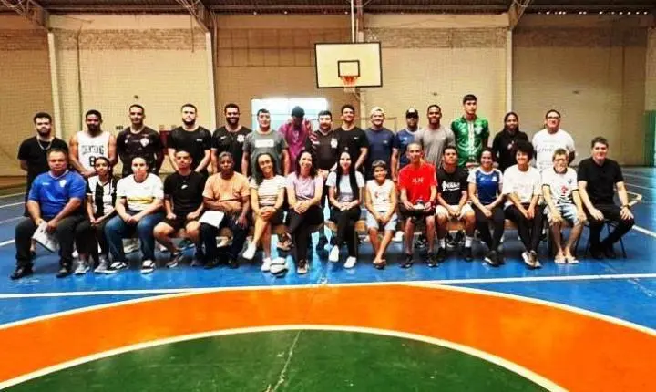 PREFEITURA REALIZA CURSO DE ARBITRAGEM DE FUTSAL COM 27 PARTICIPANTES EM VAZANTE