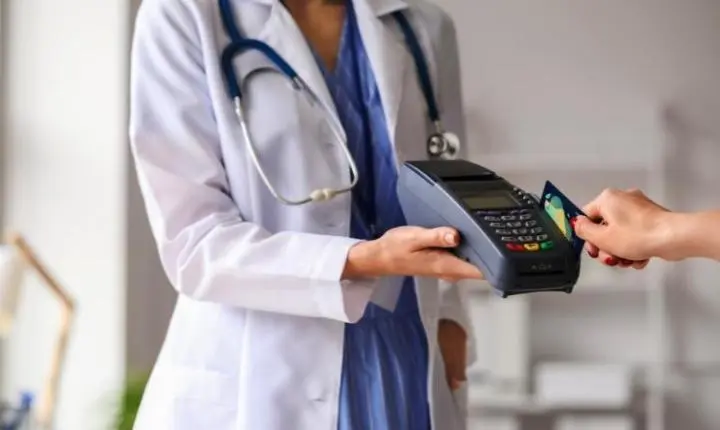 PROJETO PROÍBE COBRANÇA POR CONSULTAS DE RETORNO EM PLANOS DE SAÚDE E ATENDIMENTOS PRIVADOS